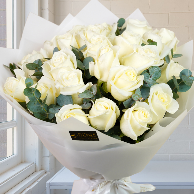 Luxury white rose bouquet in premium wrapping – ideal for weddings and romantic gifts